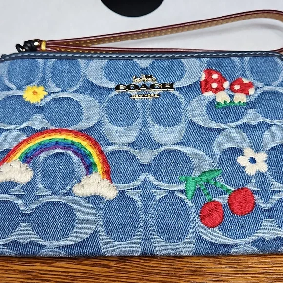 Coach Corner Zip Wristlet In Signature Denim NWT - Picture 4 of 8